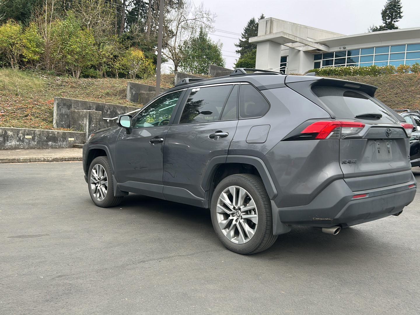 View vehicle photo 5