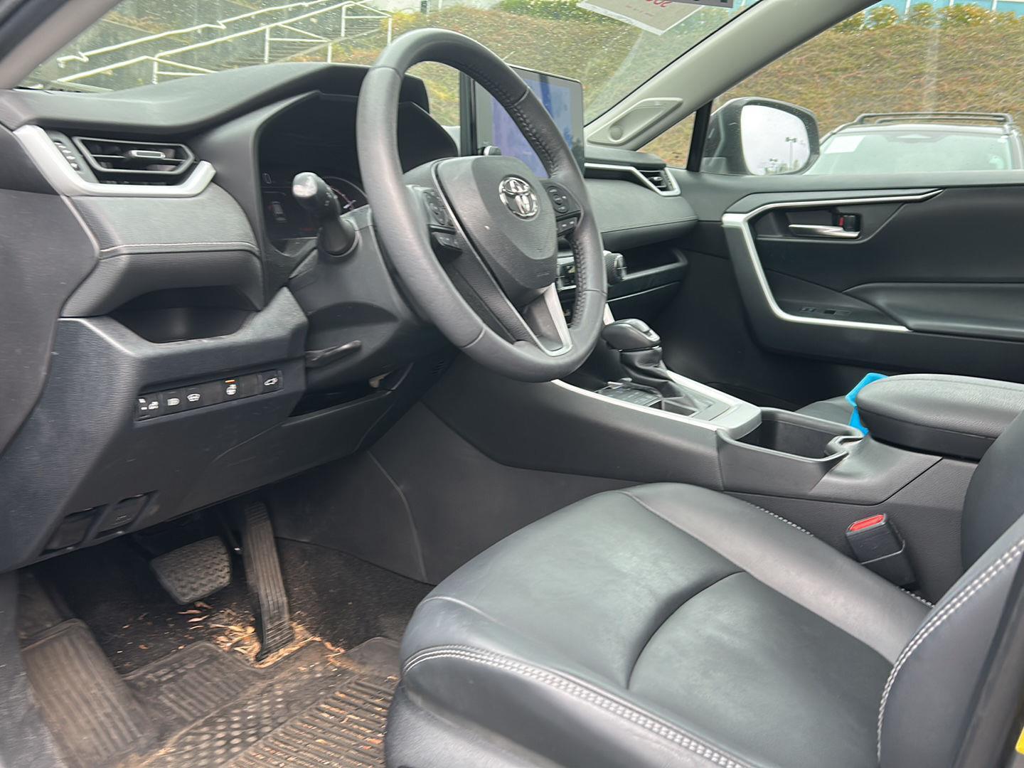 View vehicle photo 7