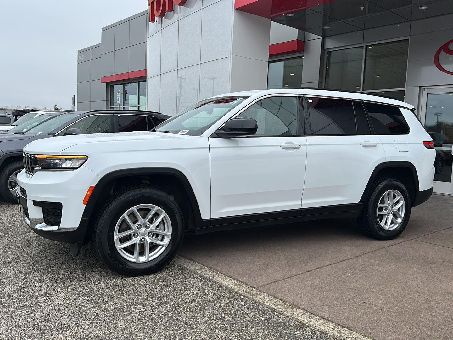 Bright White Clearcoat 2024 Jeep Grand Cherokee L Laredo 4WD SUV / Crossover Four-Wheel Drive 8-Speed Automatic