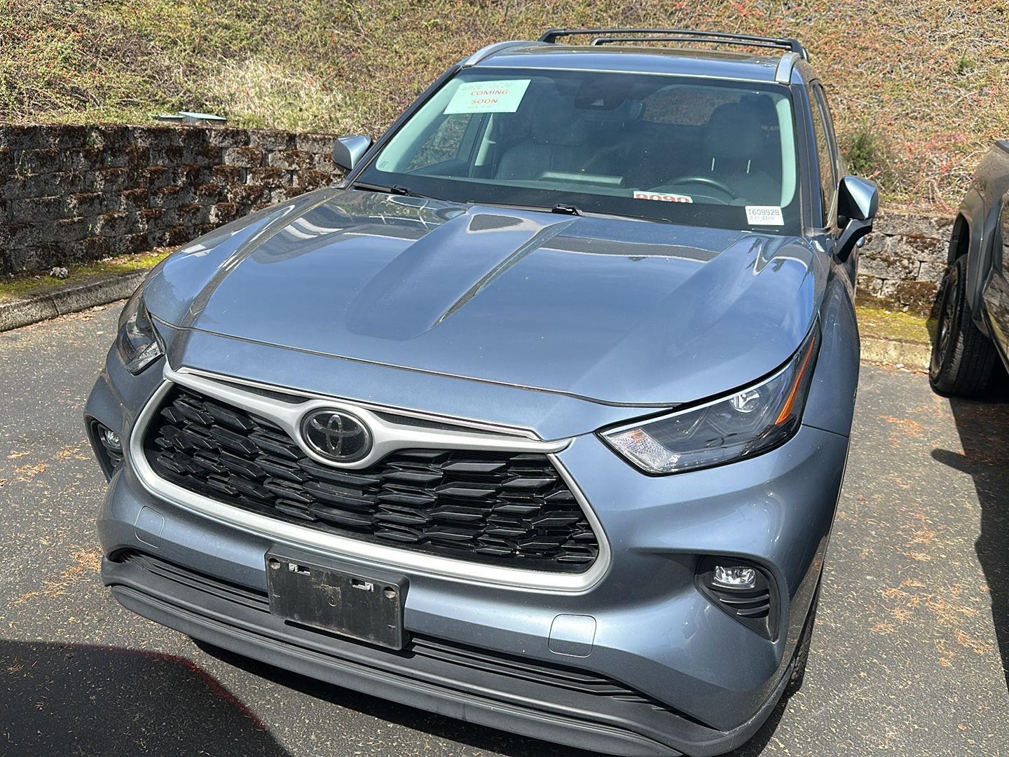 Moon Dust 2023 Toyota Highlander XLE AWD SUV / Crossover All-Wheel Drive Automatic