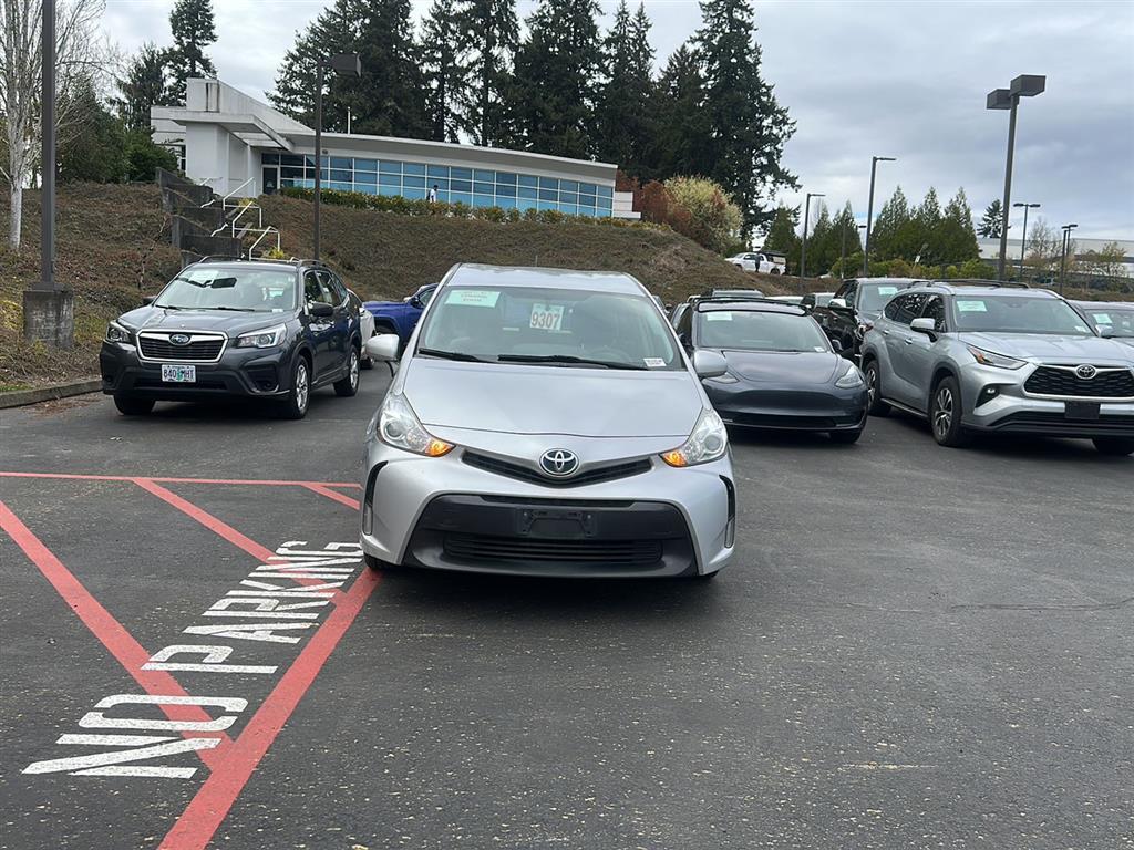 2017 Toyota Prius v Three FWD