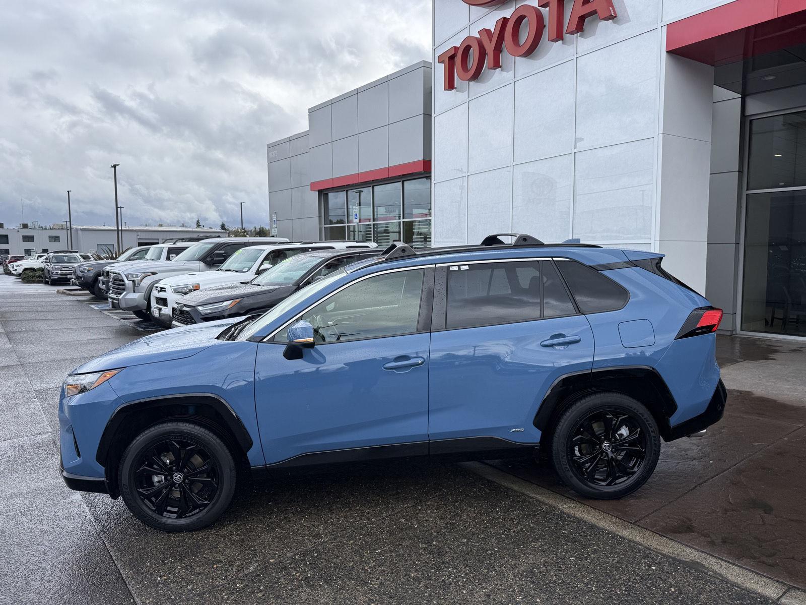 View vehicle photo 3