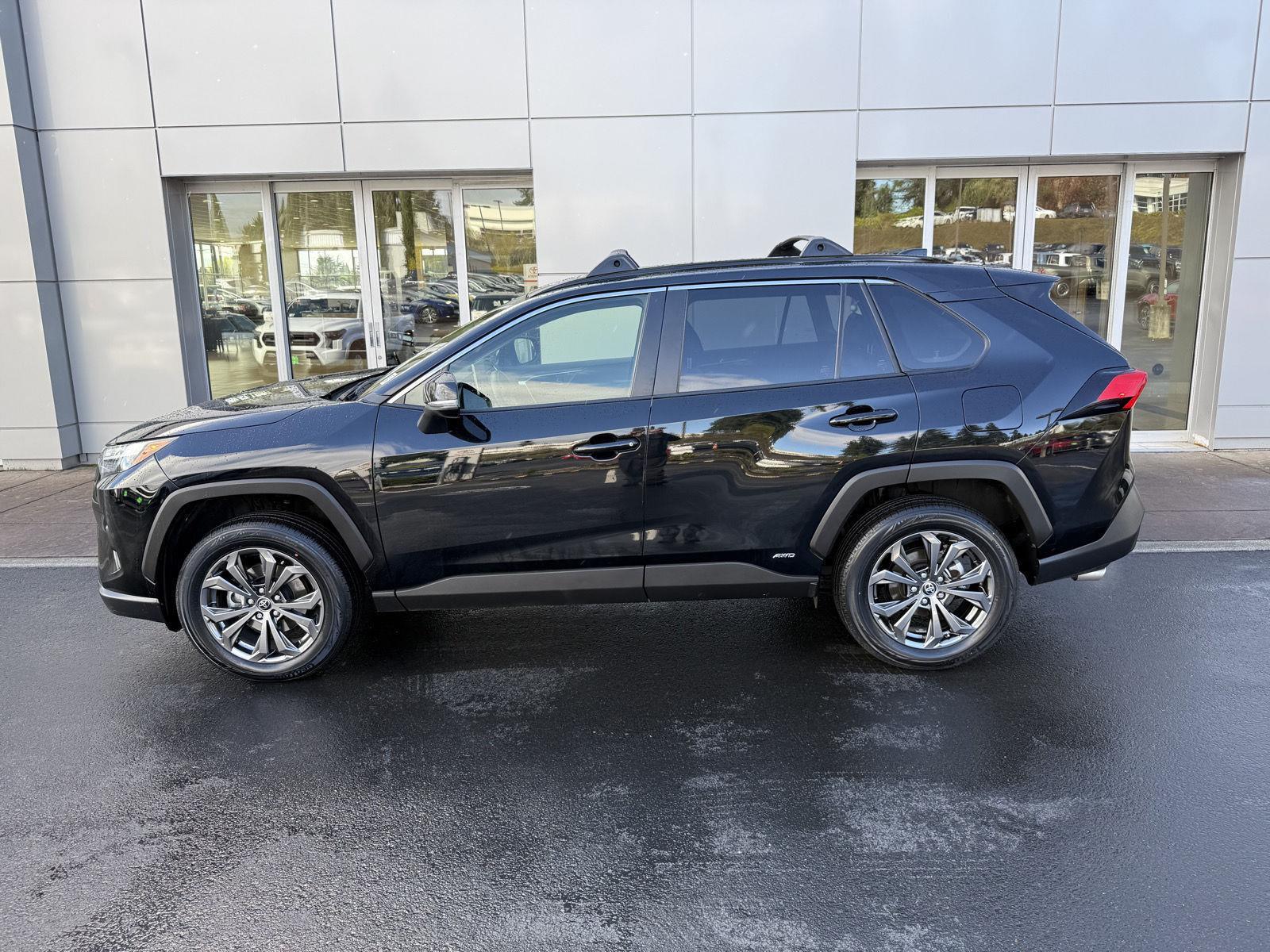 View vehicle photo 3