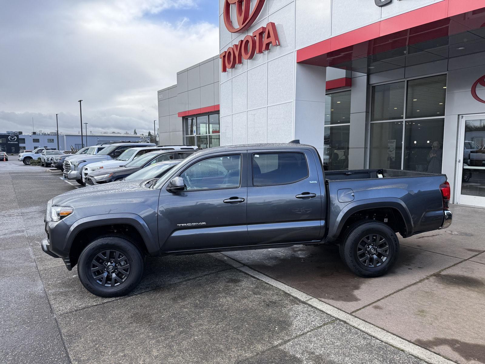 View vehicle photo 3