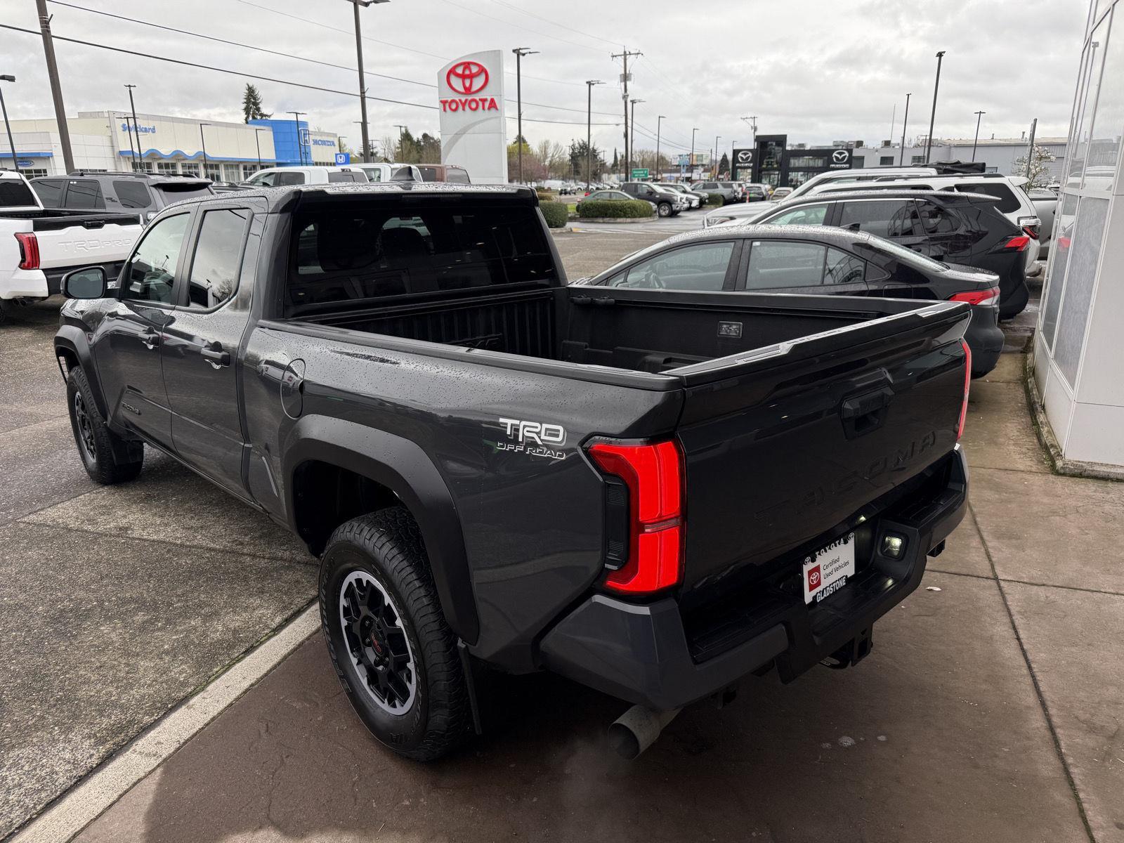 View vehicle photo 4