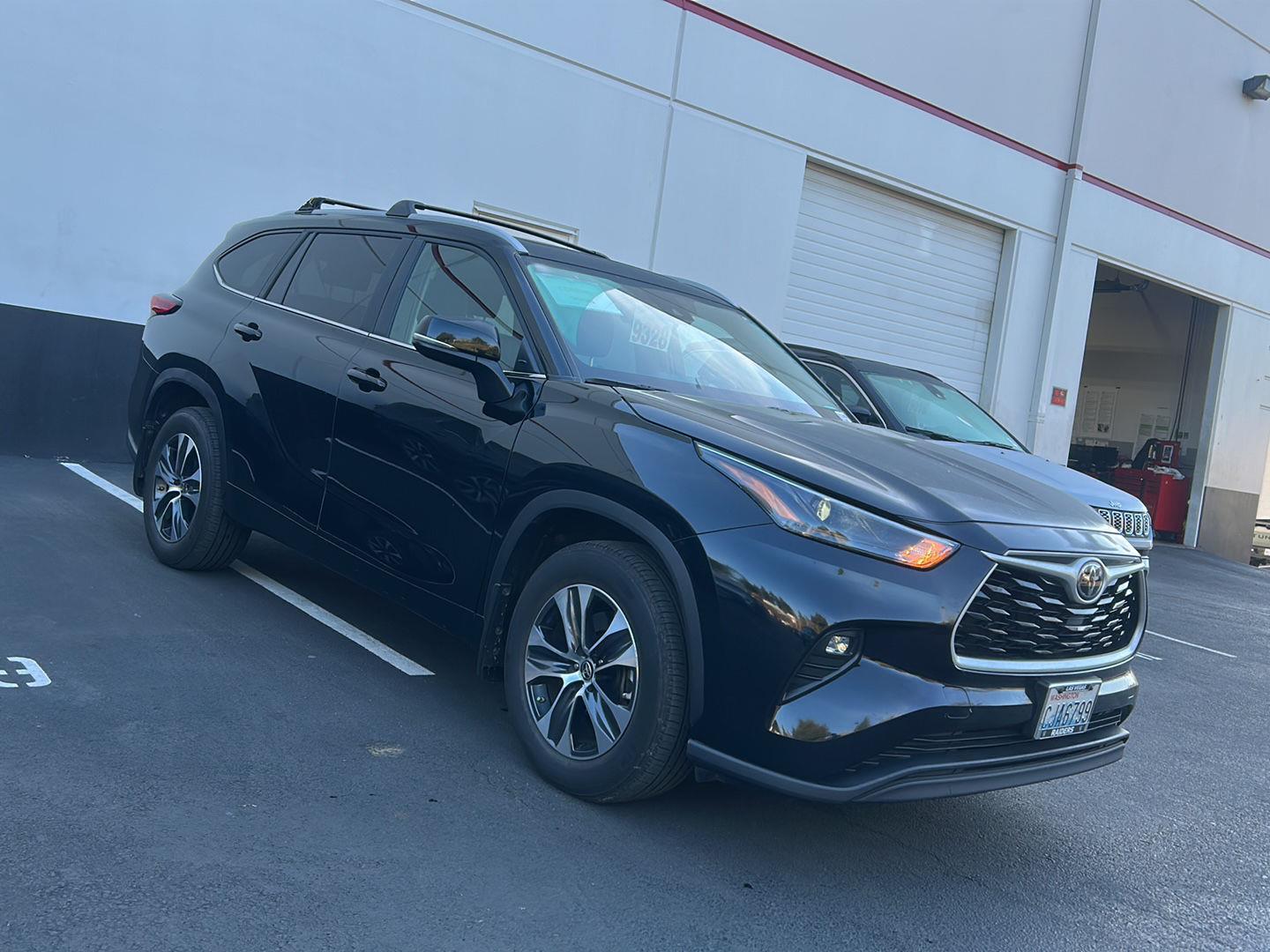 Midnight Black Metallic 2023 Toyota Highlander XLE AWD SUV / Crossover All-Wheel Drive Automatic