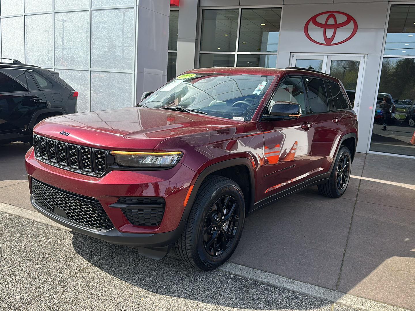 Velvet Red Pearlcoat 2024 Jeep Grand Cherokee Altitude 4WD SUV / Crossover Four-Wheel Drive 8-Speed Automatic