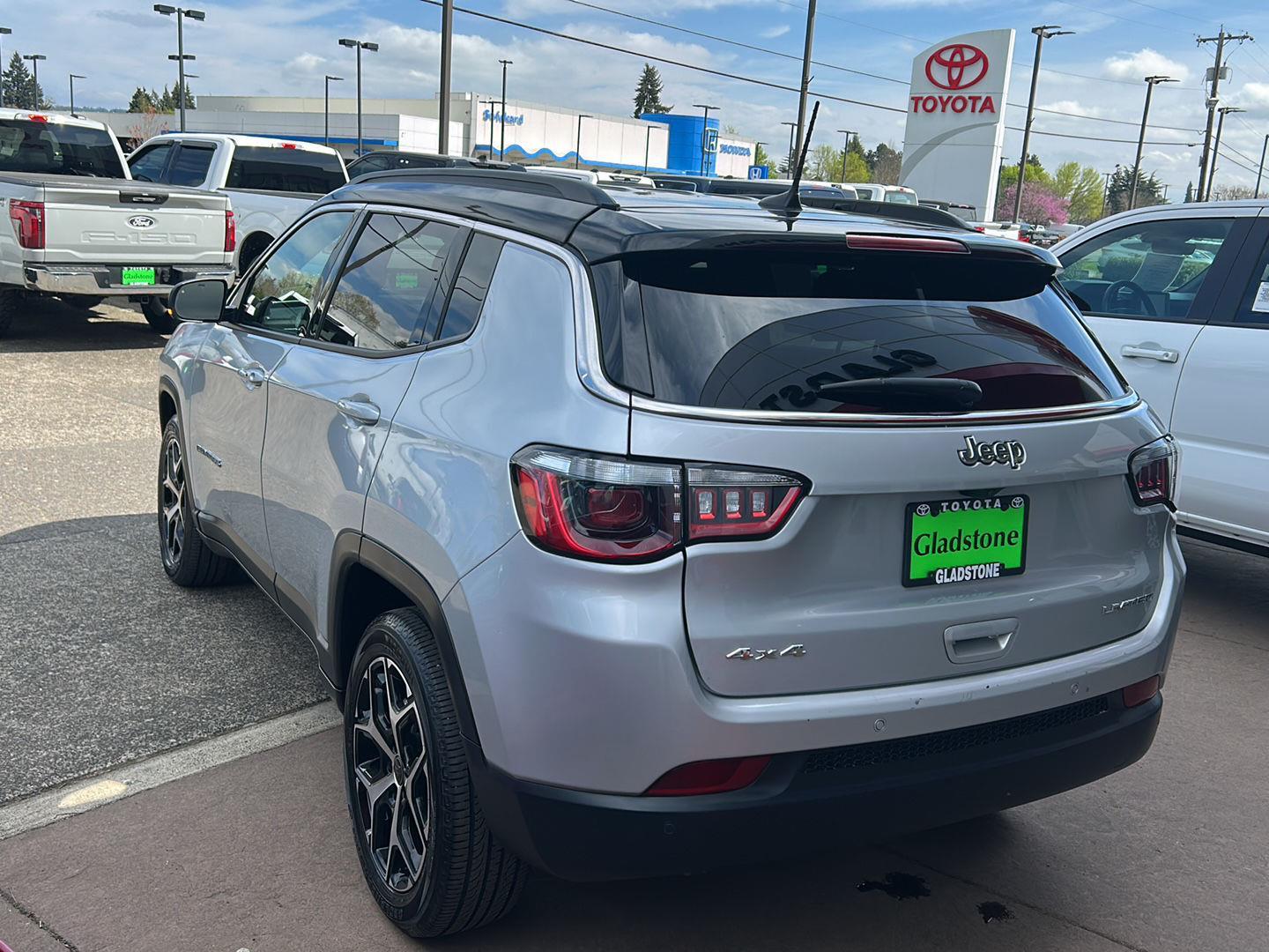 View vehicle photo 7