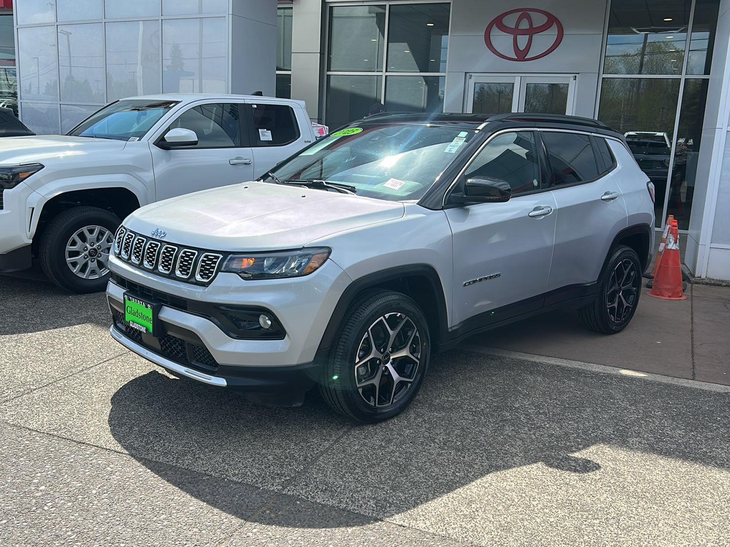 Silver Zynith Metallic Clearcoat 2025 Jeep Compass Limited 4WD SUV / Crossover Four-Wheel Drive 8-Speed Automatic