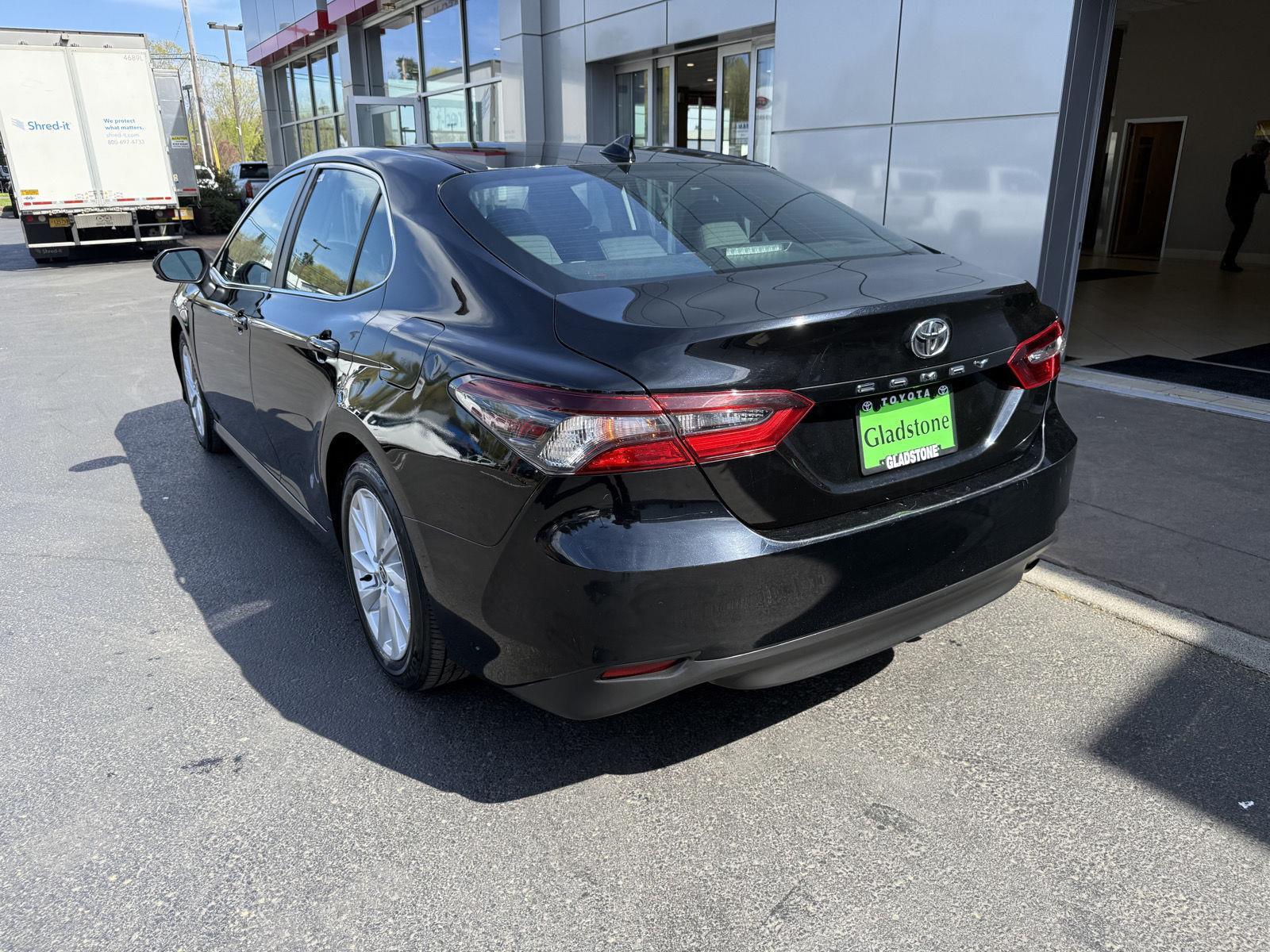 View vehicle photo 4
