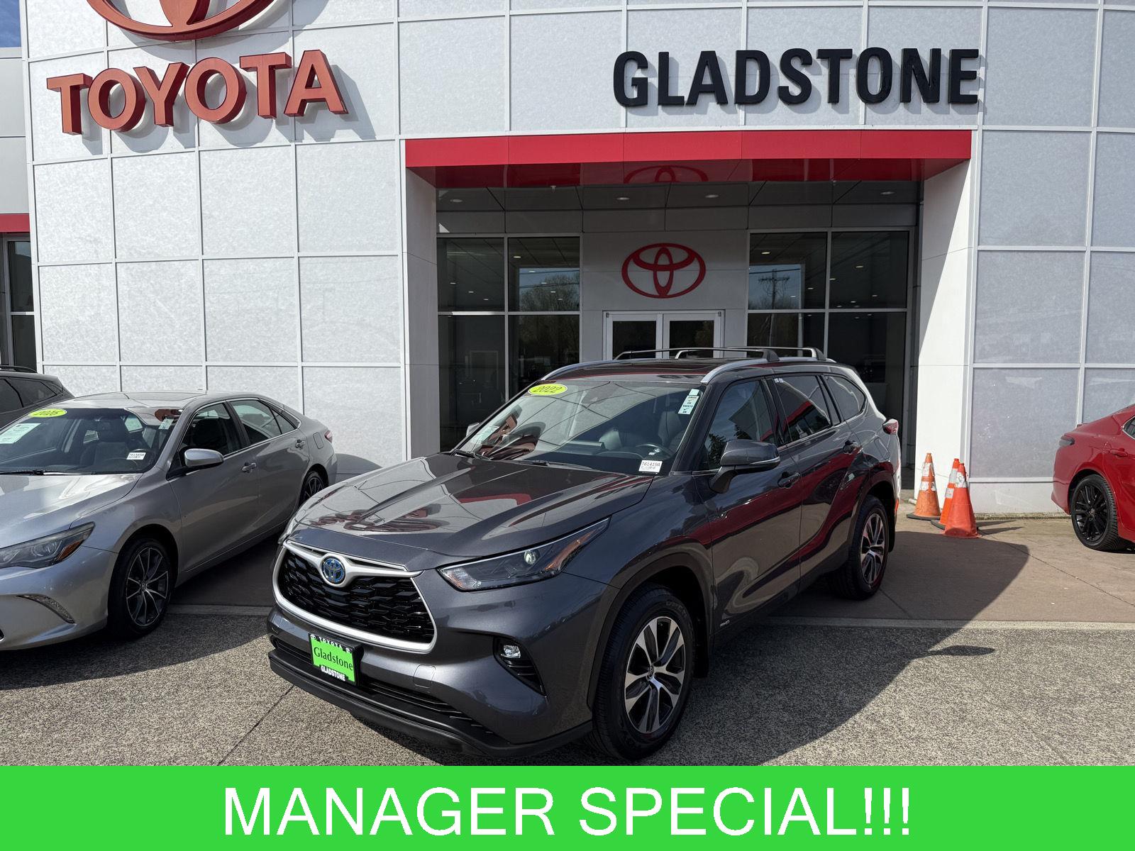 Magnetic Gray Metallic 2022 Toyota Highlander Hybrid XLE AWD SUV / Crossover All-Wheel Drive Continuously Variable Transmission
