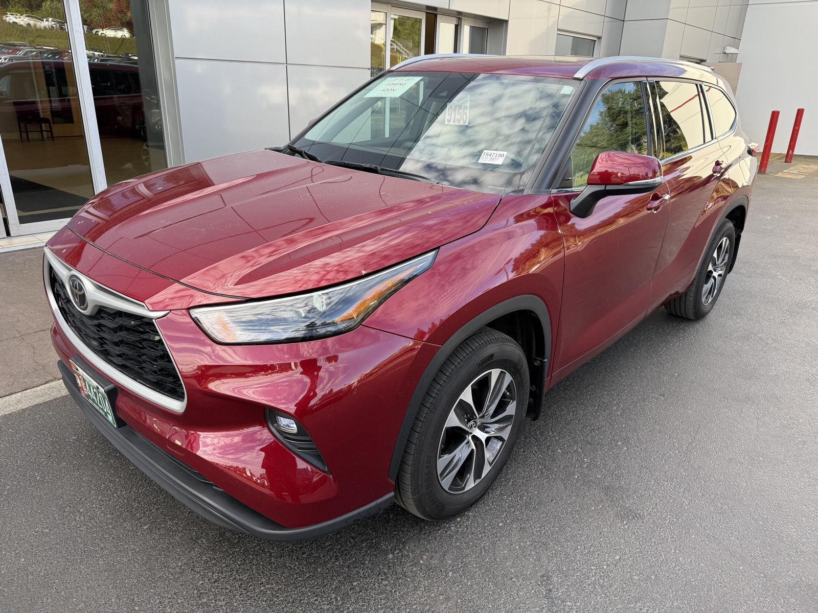 Red (Ruby Flare Pearl) 2022 Toyota Highlander XLE AWD SUV / Crossover All-Wheel Drive Automatic