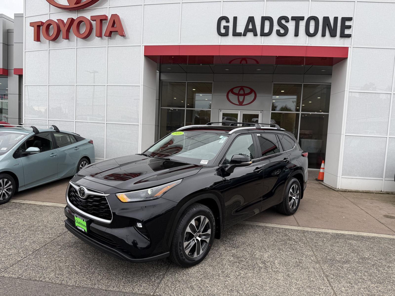 Midnight Black Metallic 2023 Toyota Highlander XLE AWD SUV / Crossover All-Wheel Drive Automatic