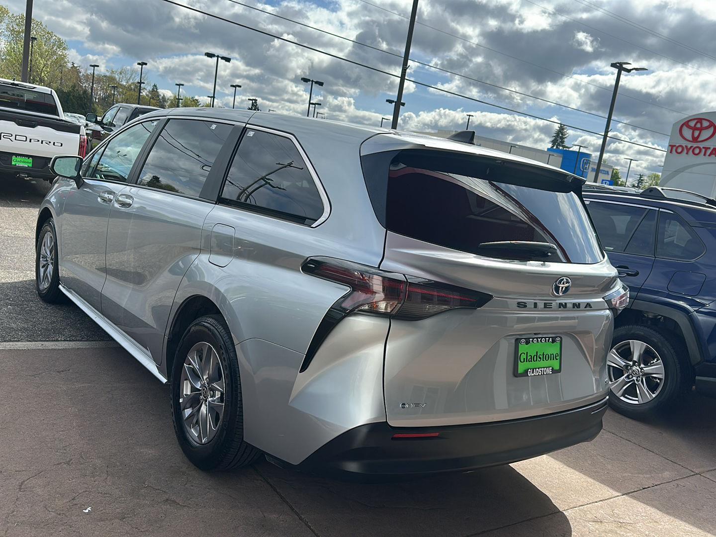 View vehicle photo 3