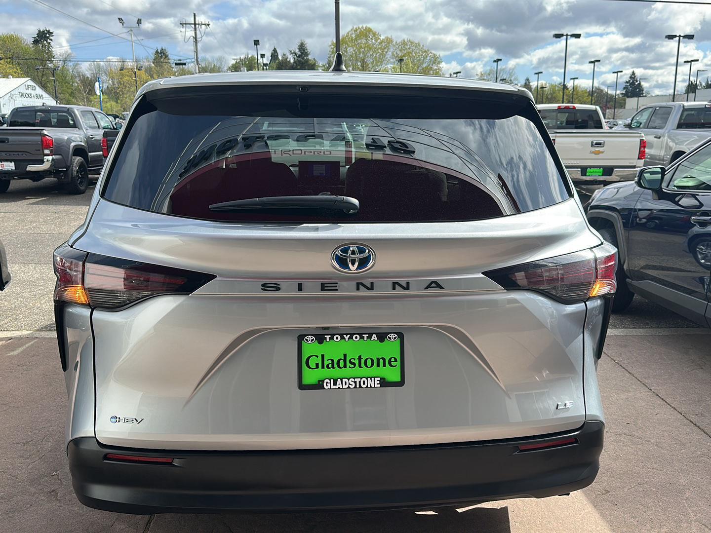 View vehicle photo 4