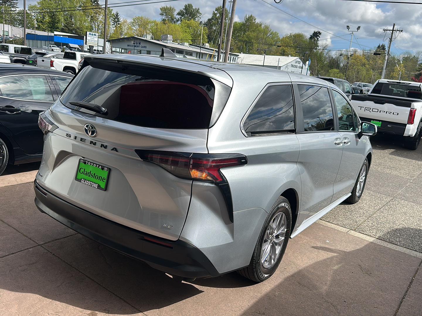 View vehicle photo 5