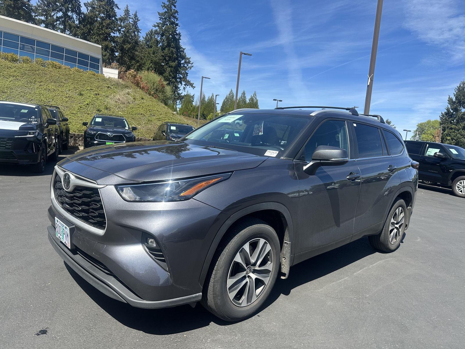 Magnetic Gray Metallic 2024 Toyota Highlander XLE AWD SUV / Crossover All-Wheel Drive Automatic