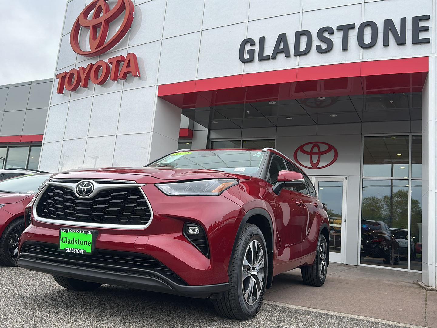 Red (Ruby Flare Pearl) 2022 Toyota Highlander XLE AWD SUV / Crossover All-Wheel Drive Automatic