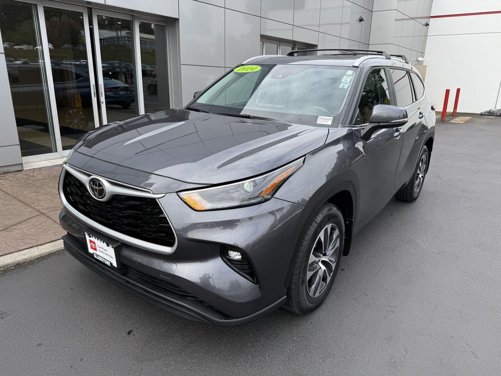 Magnetic Gray Metallic 2024 Toyota Highlander XLE AWD SUV / Crossover All-Wheel Drive Automatic