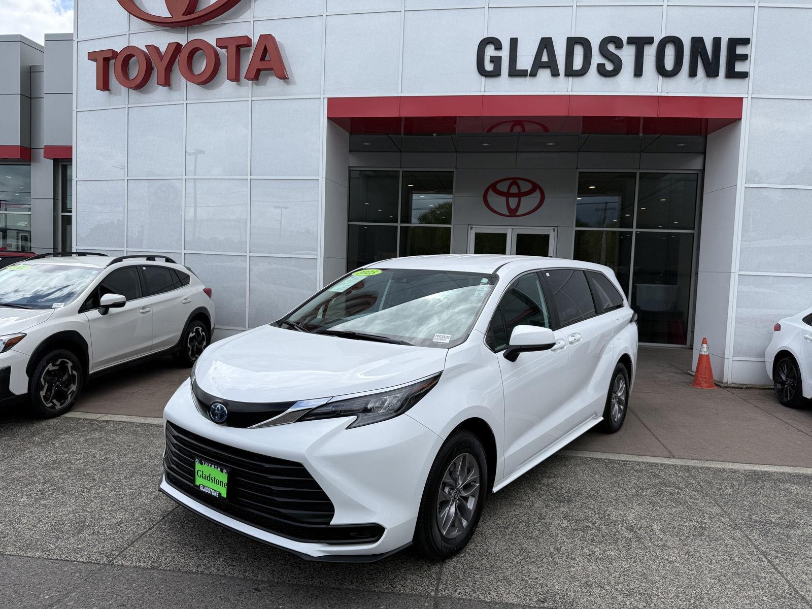 Ice Cap 2025 Toyota Sienna LE 8-Passenger FWD Minivan Front-Wheel Drive Continuously Variable Transmission