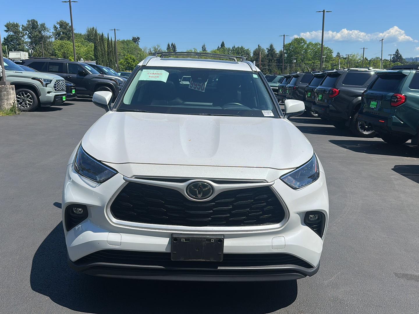 White (Wind Chill Pearl) 2023 Toyota Highlander XLE AWD SUV / Crossover All-Wheel Drive Automatic