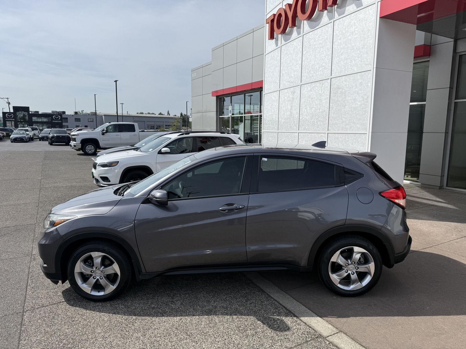 View vehicle photo 3