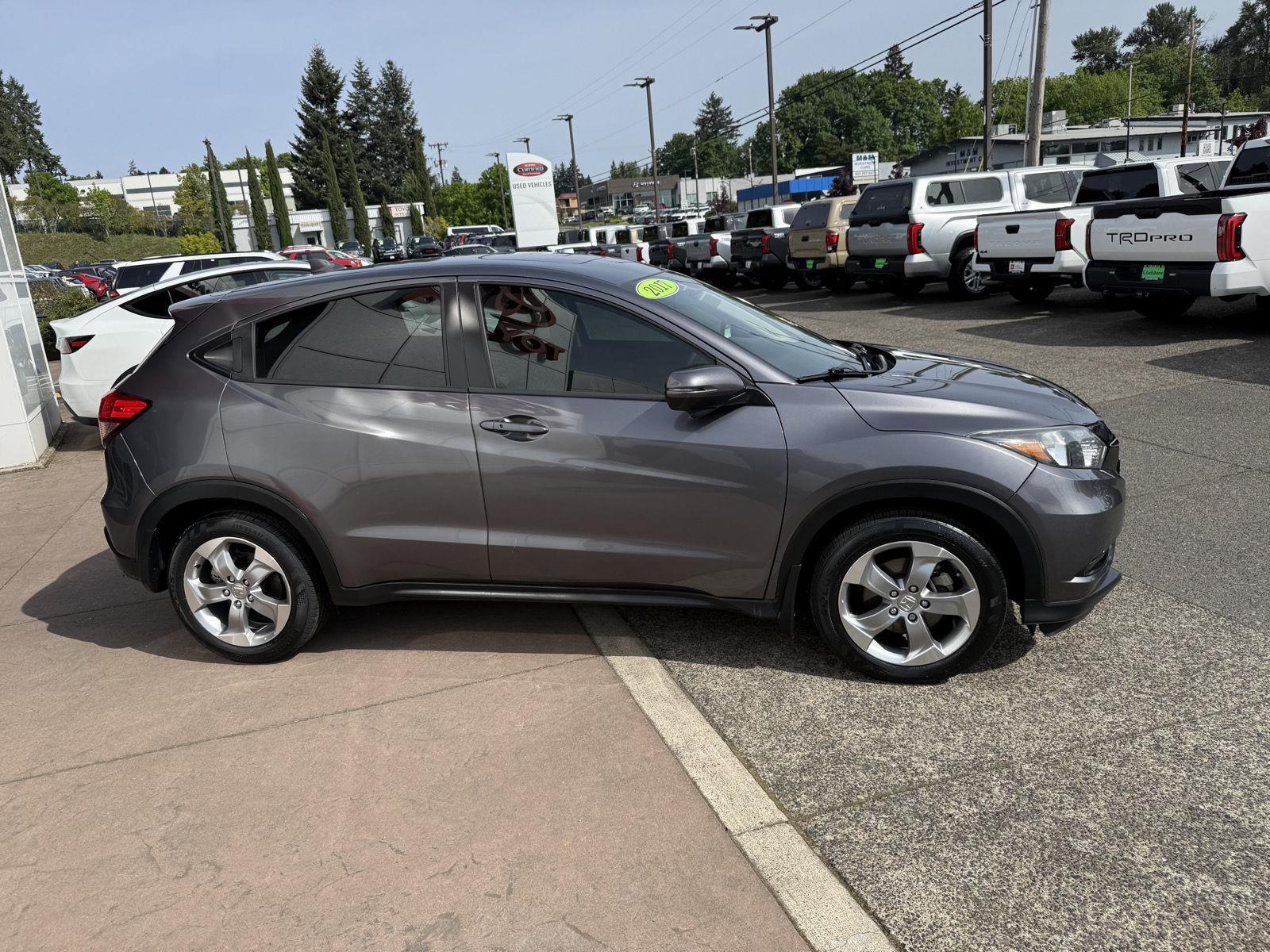 View vehicle photo 7