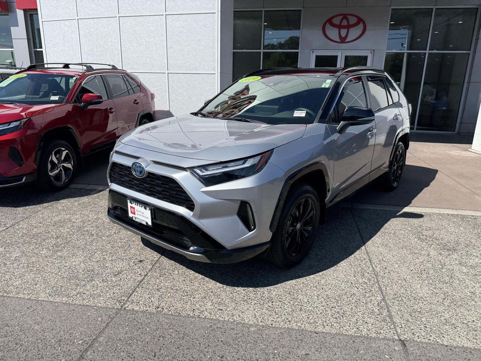 View vehicle photo 4