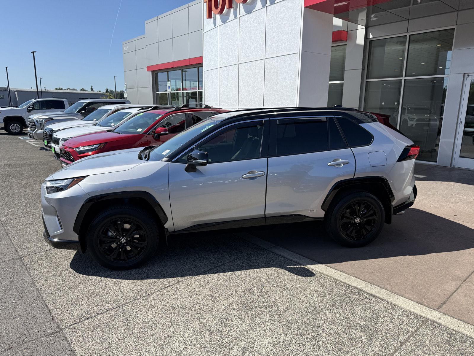 View vehicle photo 5