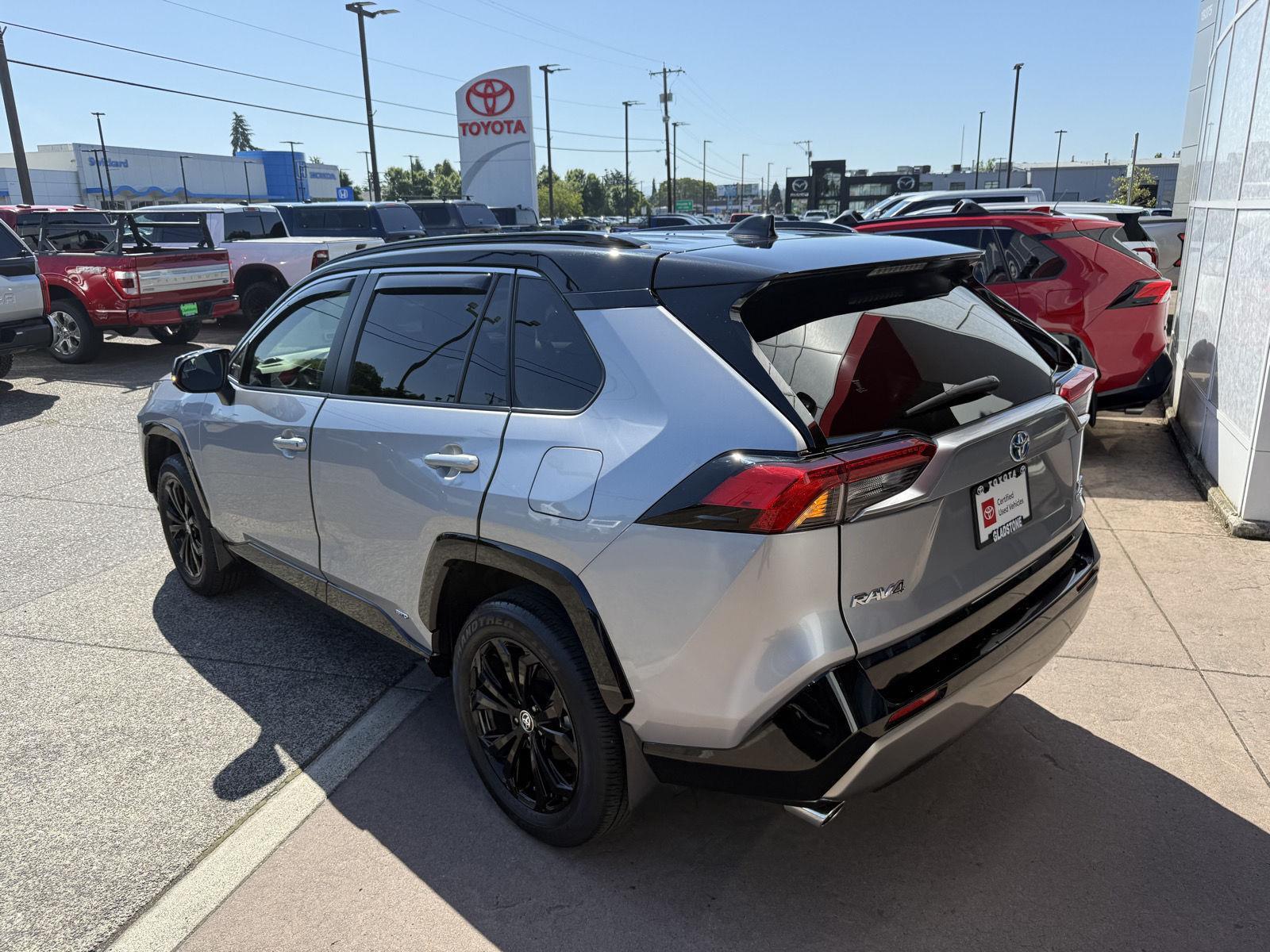 View vehicle photo 6