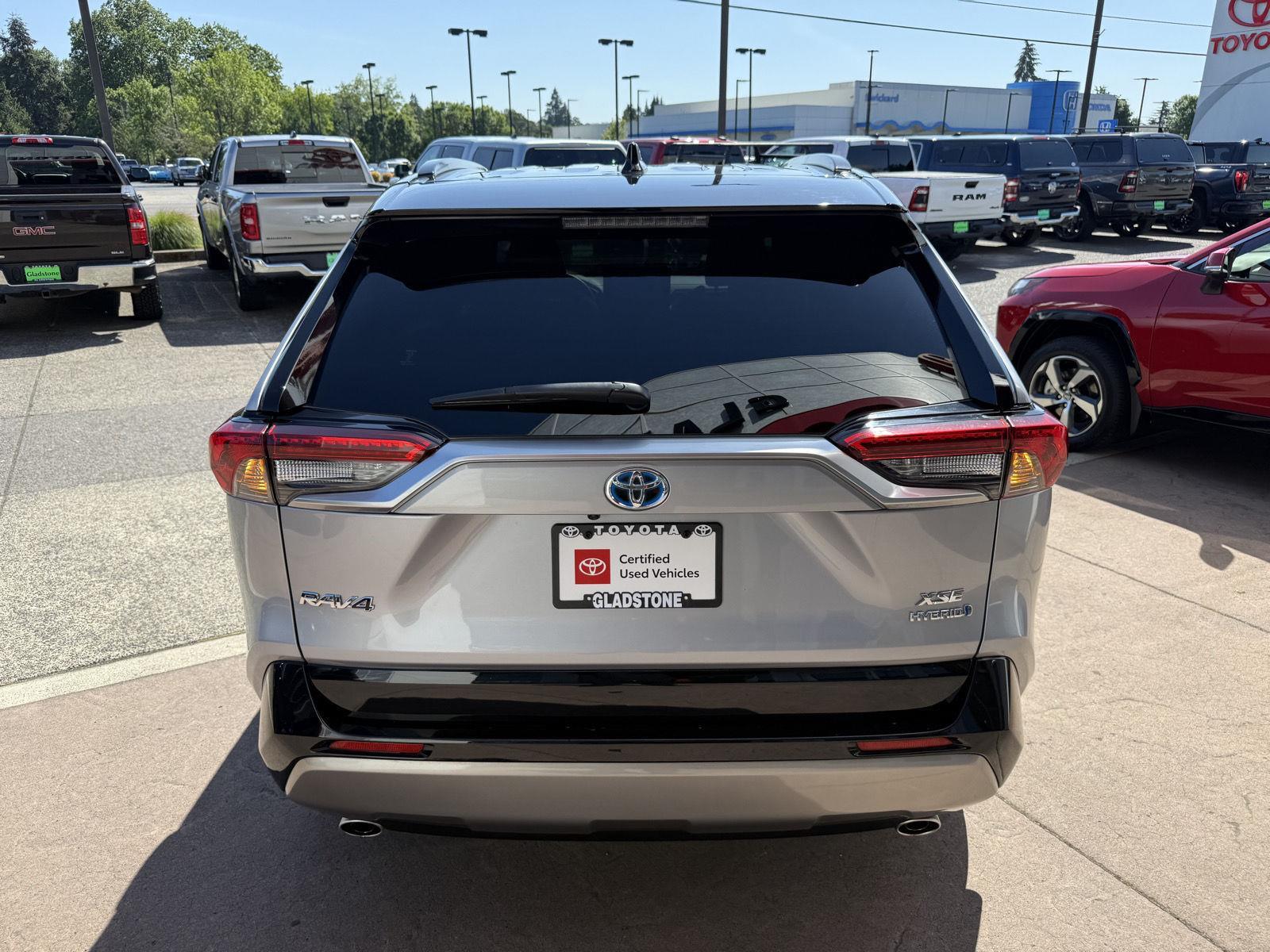 View vehicle photo 7