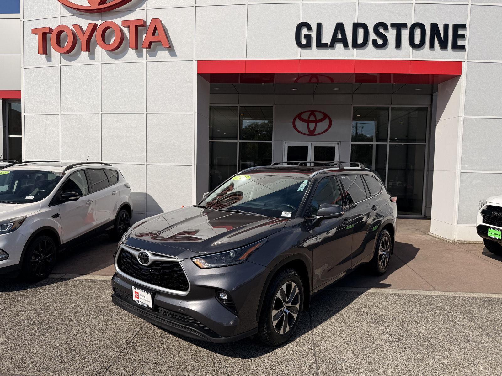 Magnetic Gray Metallic 2021 Toyota Highlander XLE AWD SUV / Crossover All-Wheel Drive Automatic