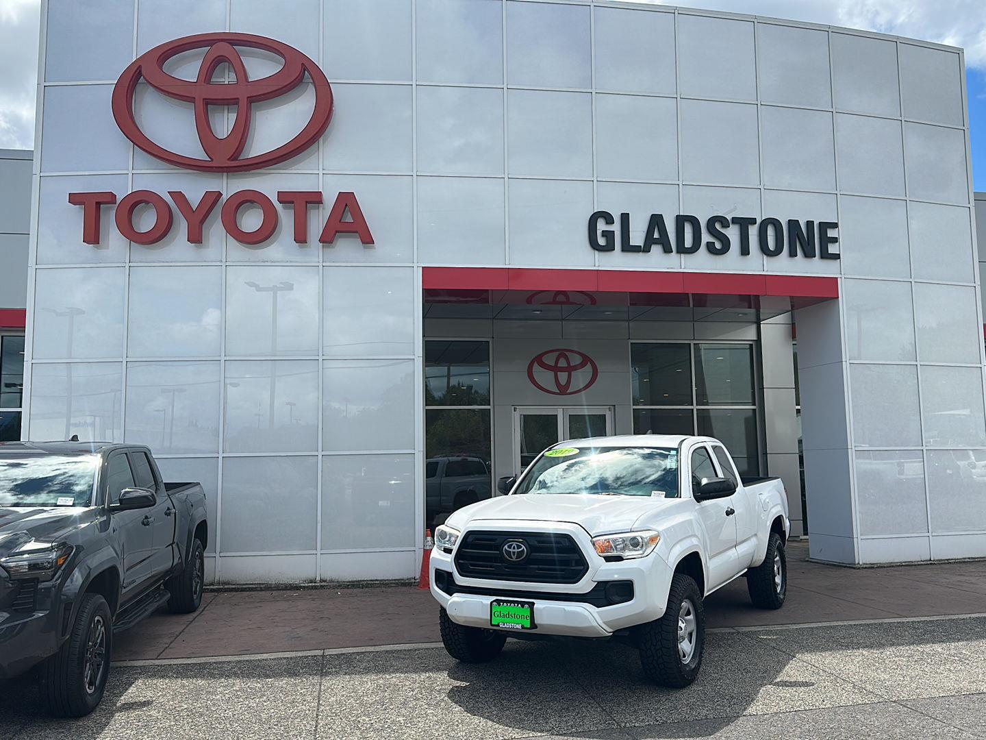 Super White 2019 Toyota Tacoma SR I4 Access Cab 4WD Pickup Truck Four-Wheel Drive Automatic