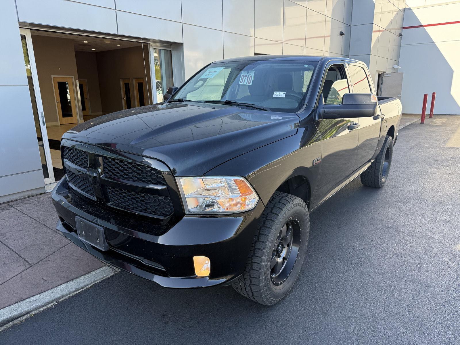 2017 RAM 1500 Express Crew Cab 4WD