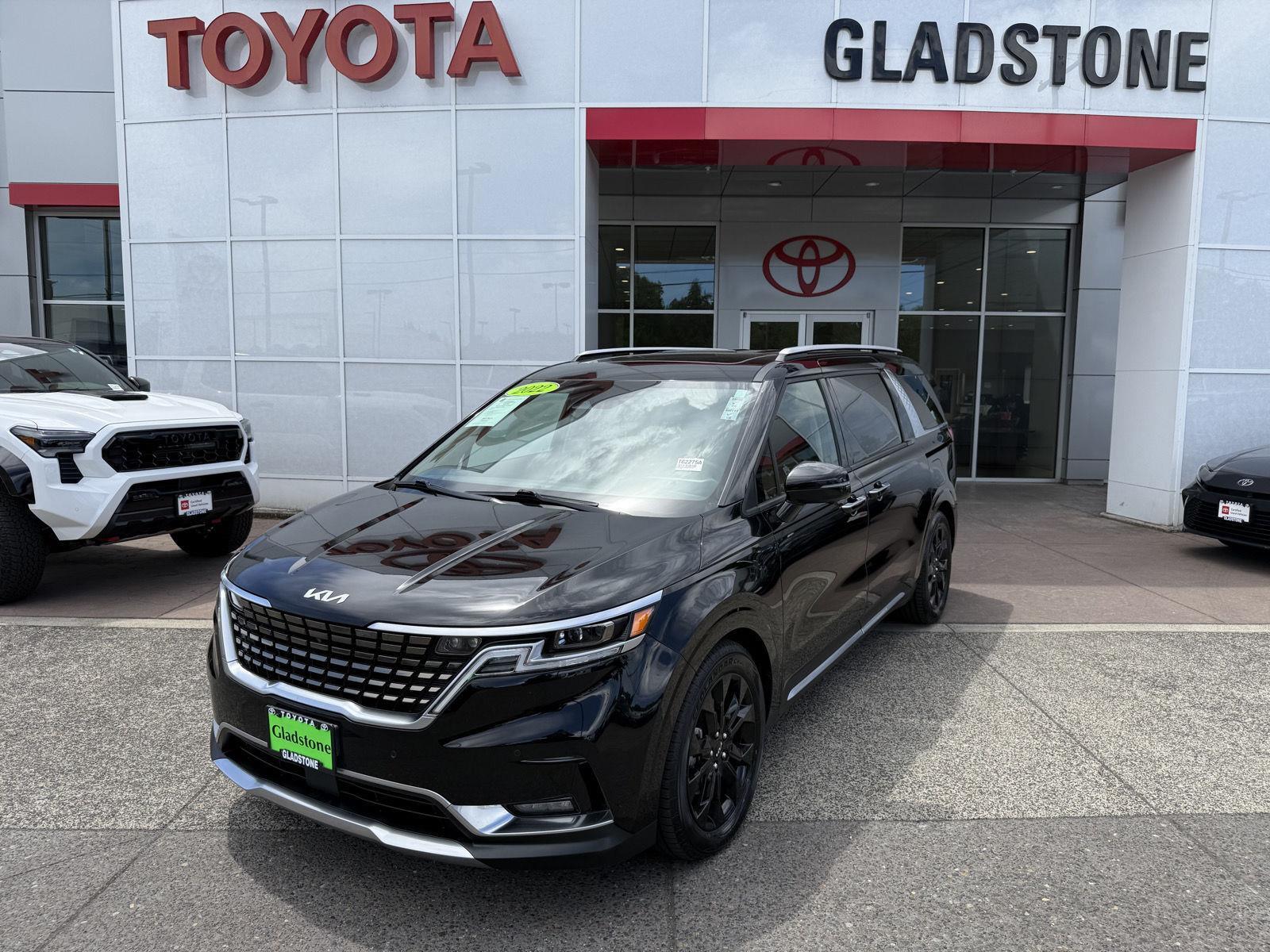 Black 2022 Kia Carnival Minivan Front-Wheel Drive