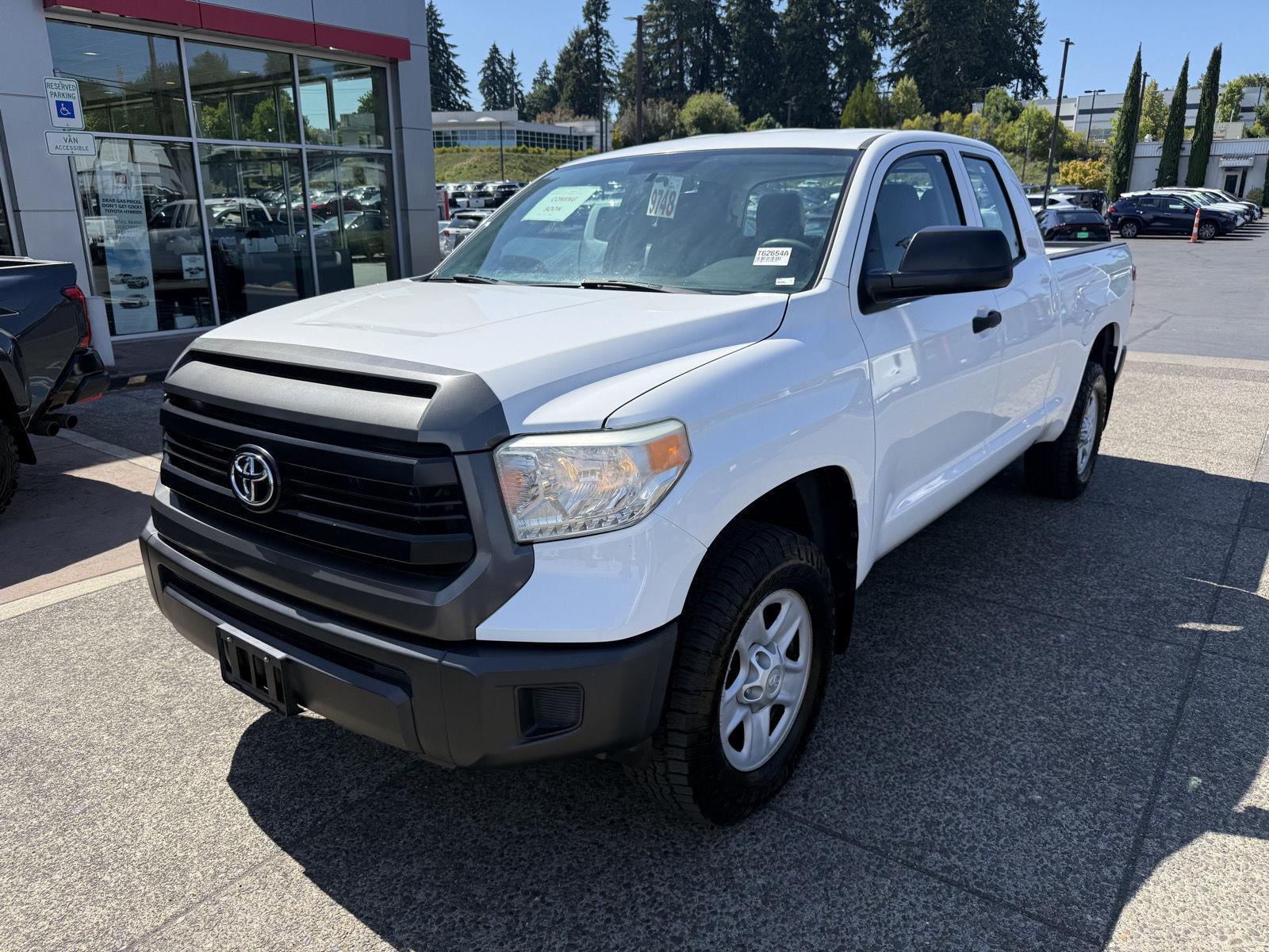 White 2015 Toyota Tundra Pickup Truck Four-Wheel Drive