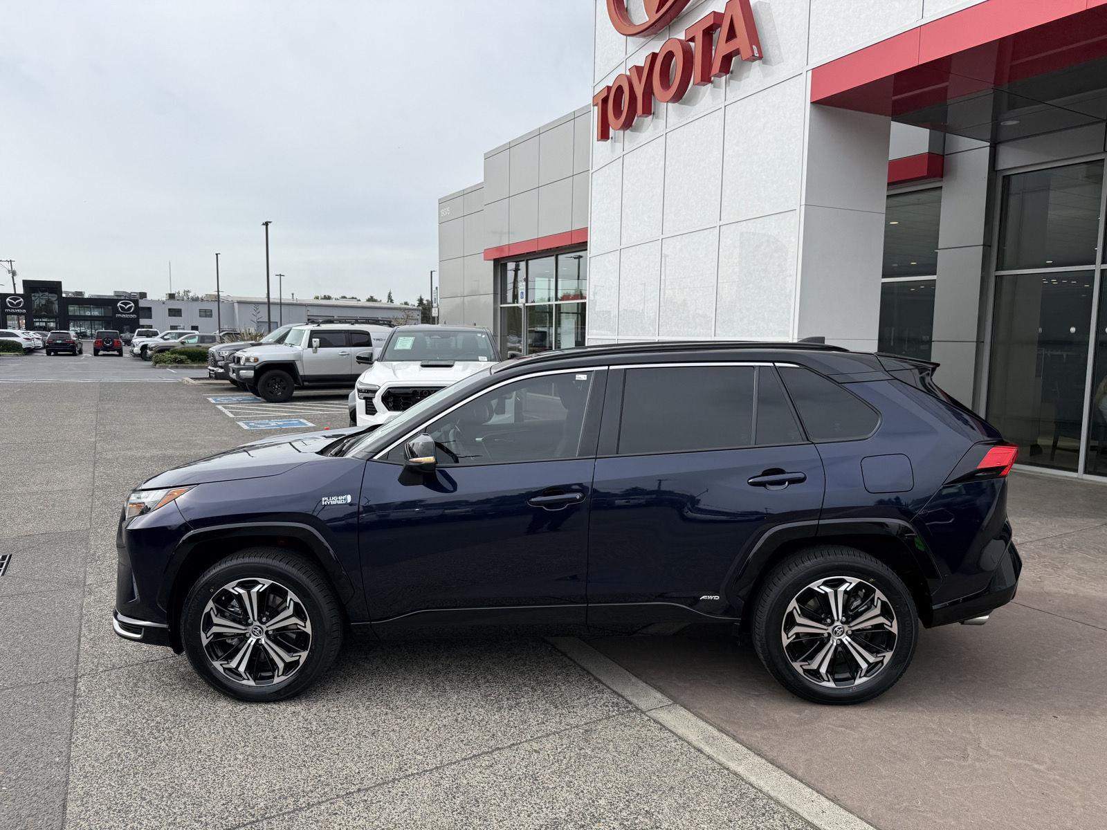 View vehicle photo 5