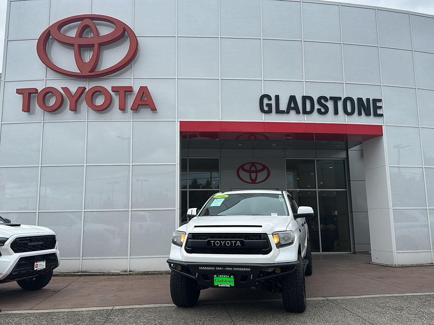 Super White 2016 Toyota Tundra Pickup Truck Four-Wheel Drive Automatic