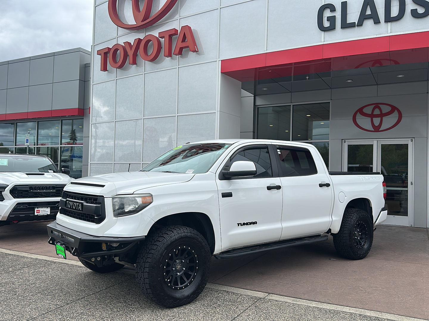 Super White 2016 Toyota Tundra Pickup Truck Four-Wheel Drive Automatic