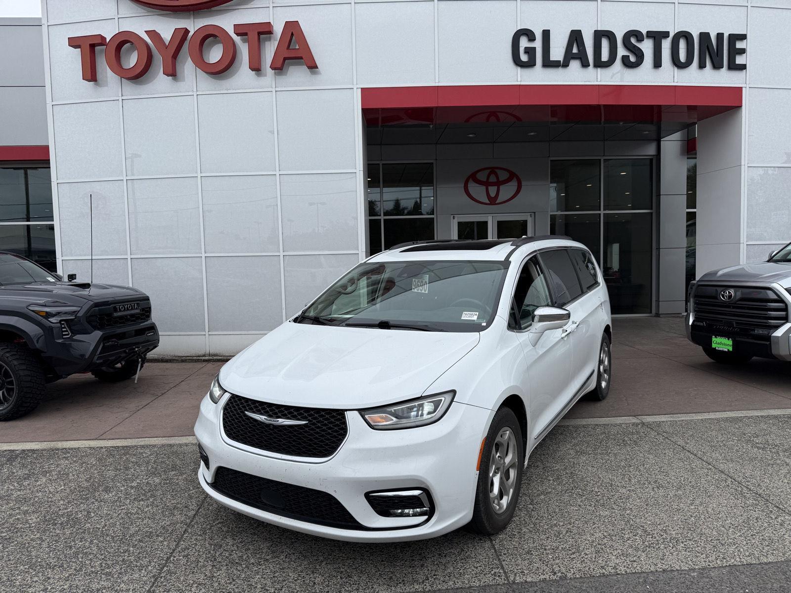 Bright White Clearcoat 2022 Chrysler Pacifica Minivan Front-Wheel Drive 9-Speed Automatic