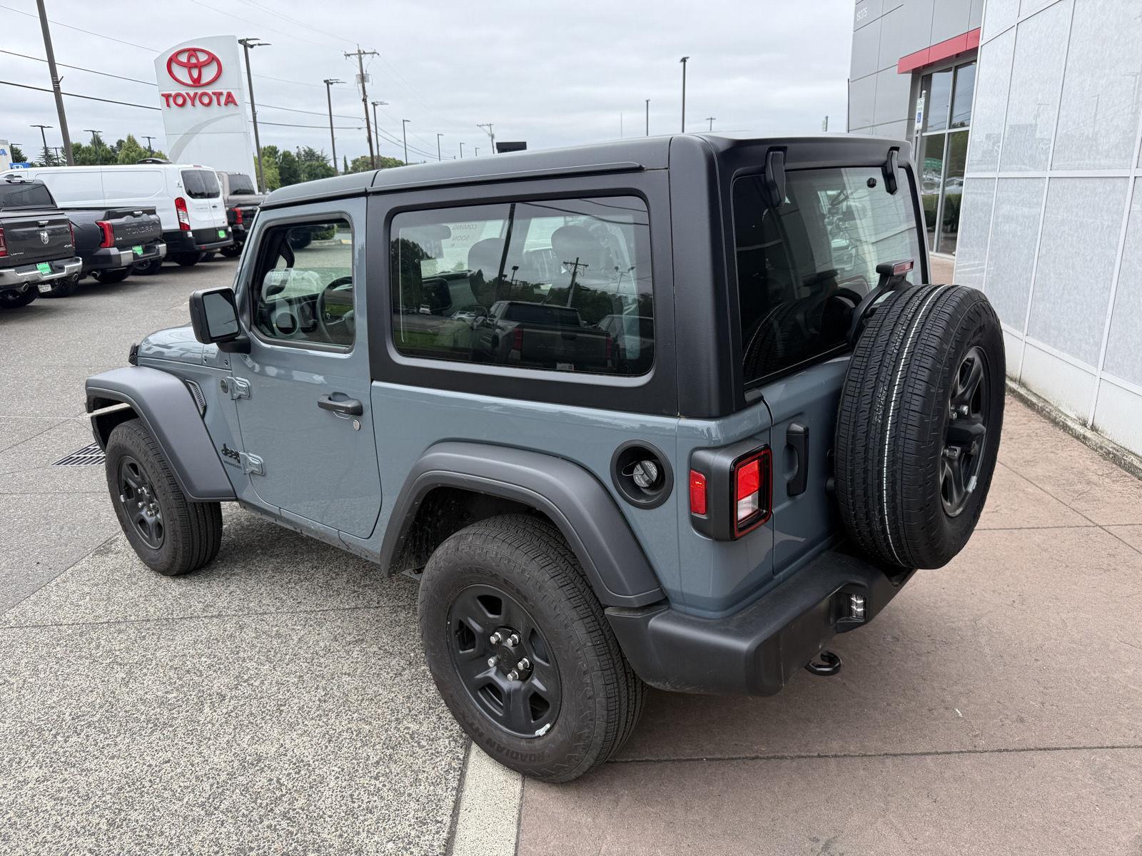 View vehicle photo 4