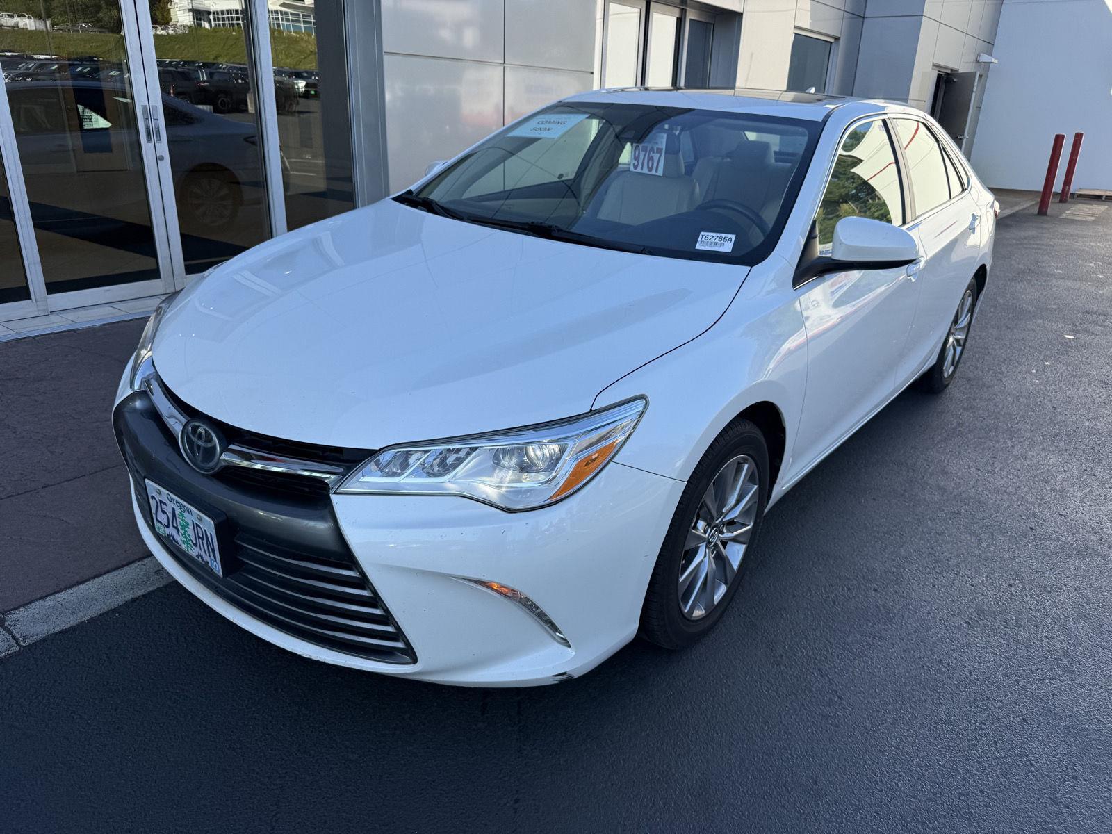 White (Blizzard Pearl) 2017 Toyota Camry Sedan Front-Wheel Drive Automatic