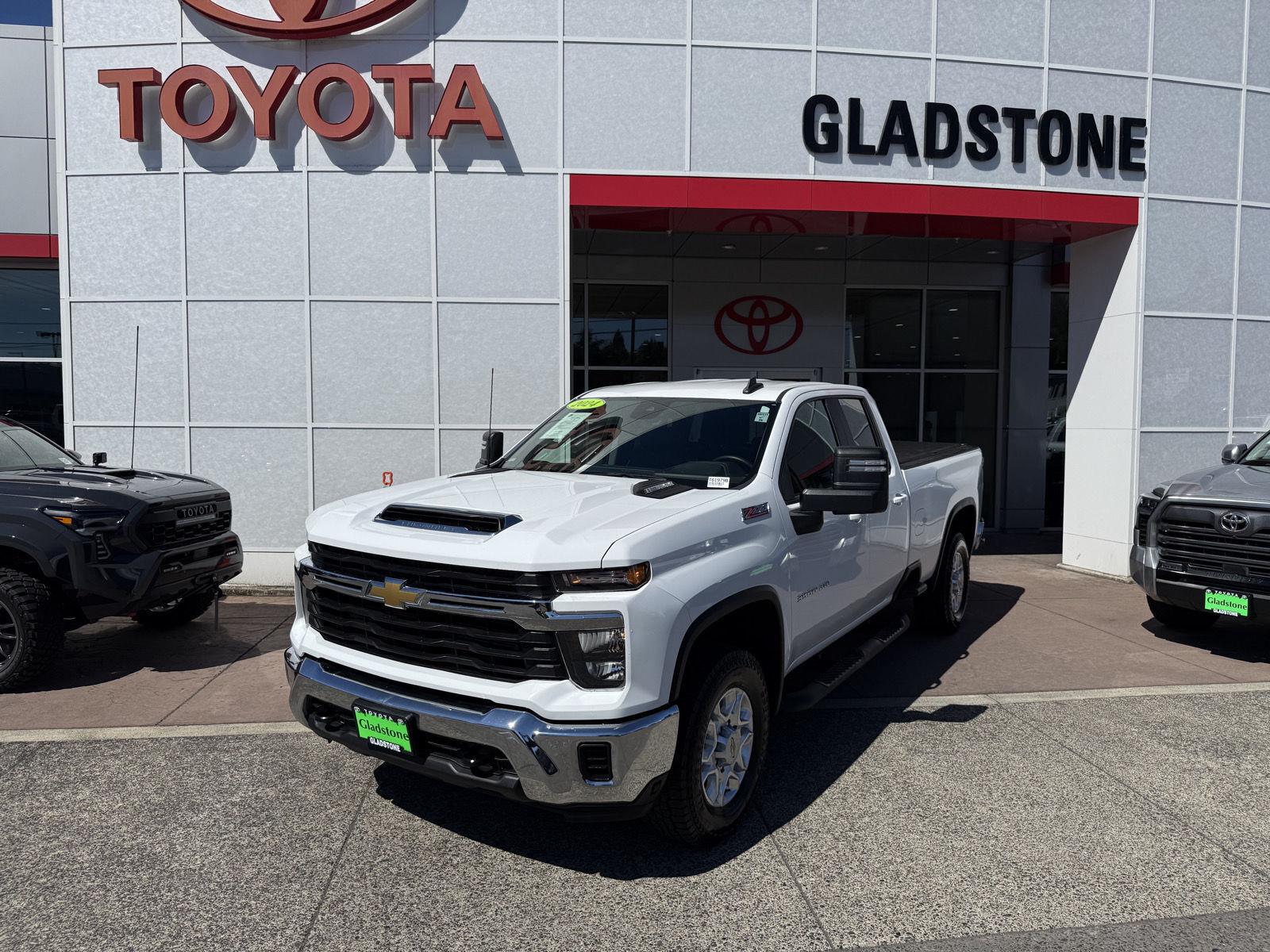 Summit White 2024 Chevrolet Silverado 3500HD Pickup Truck Four-Wheel Drive Automatic