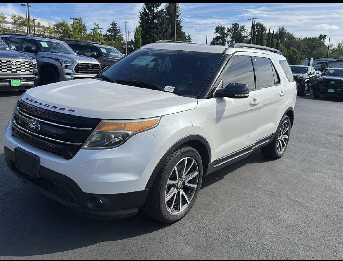  2015 Ford Explorer XLT   