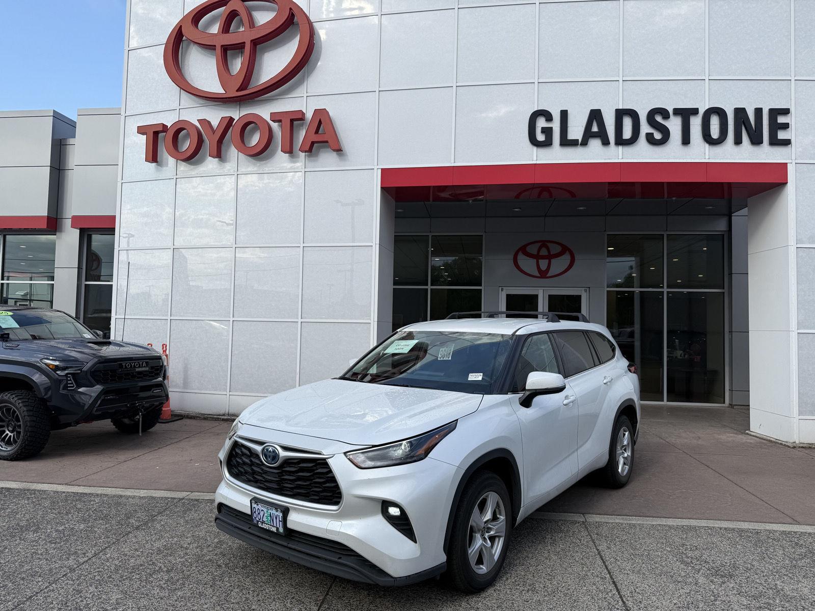 2022 Toyota Highlander Hybrid LE FWD