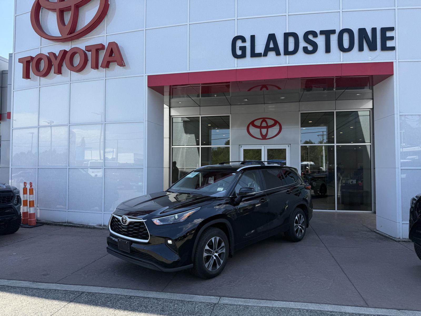 Midnight Black Metallic 2023 Toyota Highlander SUV / Crossover All-Wheel Drive Automatic