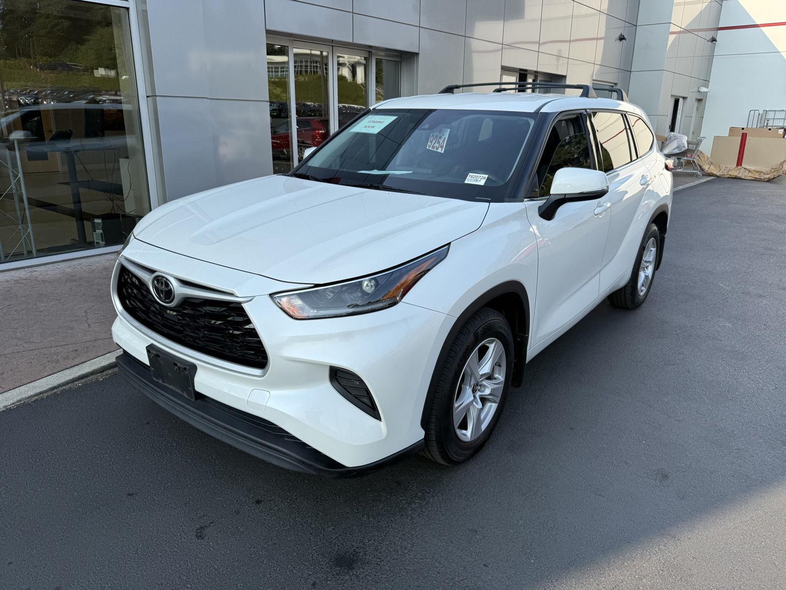White (Blizzard Pearl) 2021 Toyota Highlander SUV / Crossover All-Wheel Drive Automatic