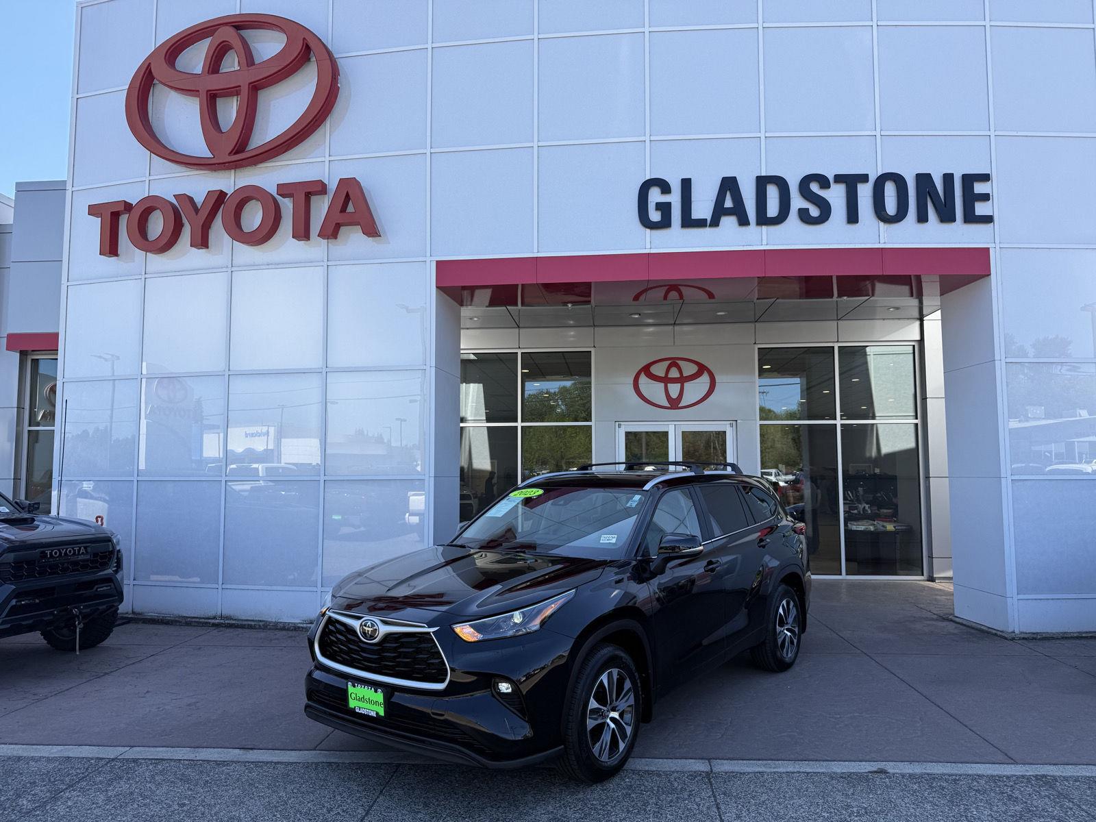 Midnight Black Metallic 2023 Toyota Highlander SUV / Crossover All-Wheel Drive Automatic