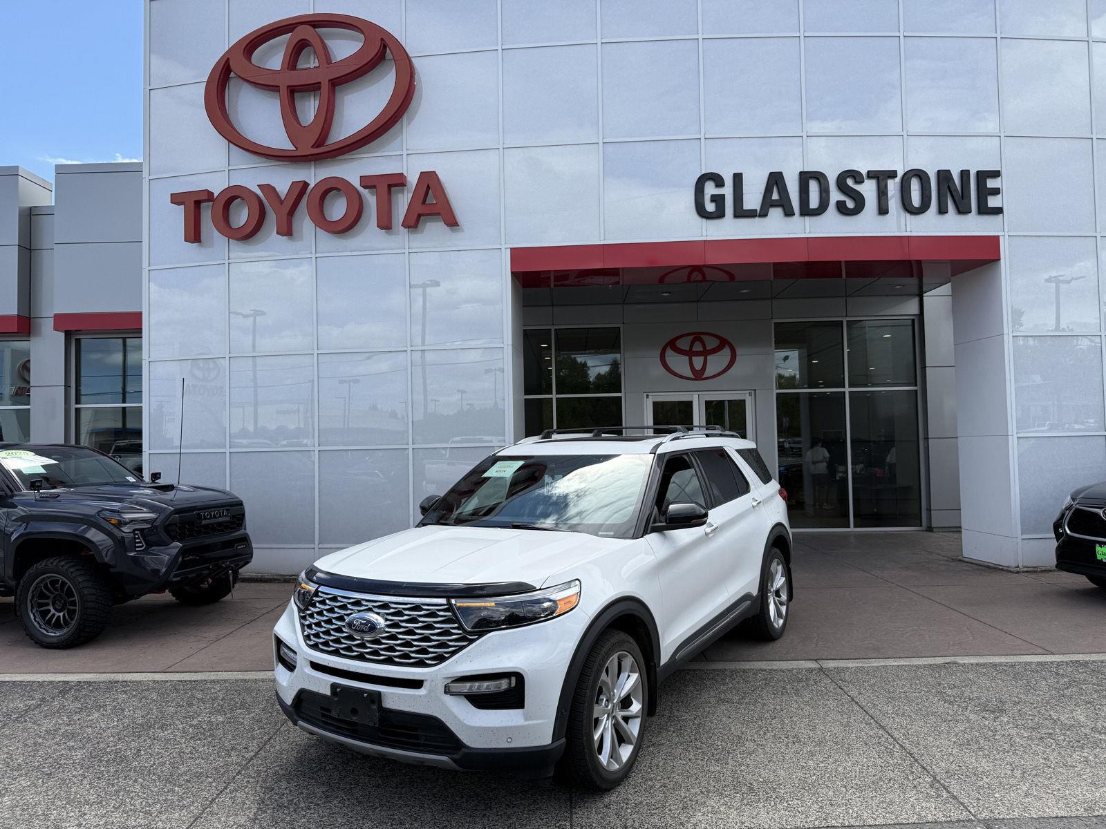 Star White Metallic Tri-Coat 2022 Ford Explorer SUV / Crossover All-Wheel Drive Automatic