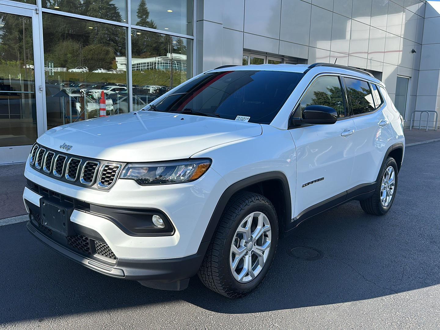 Bright White Clearcoat 2024 Jeep Compass SUV / Crossover Four-Wheel Drive 8-Speed Automatic